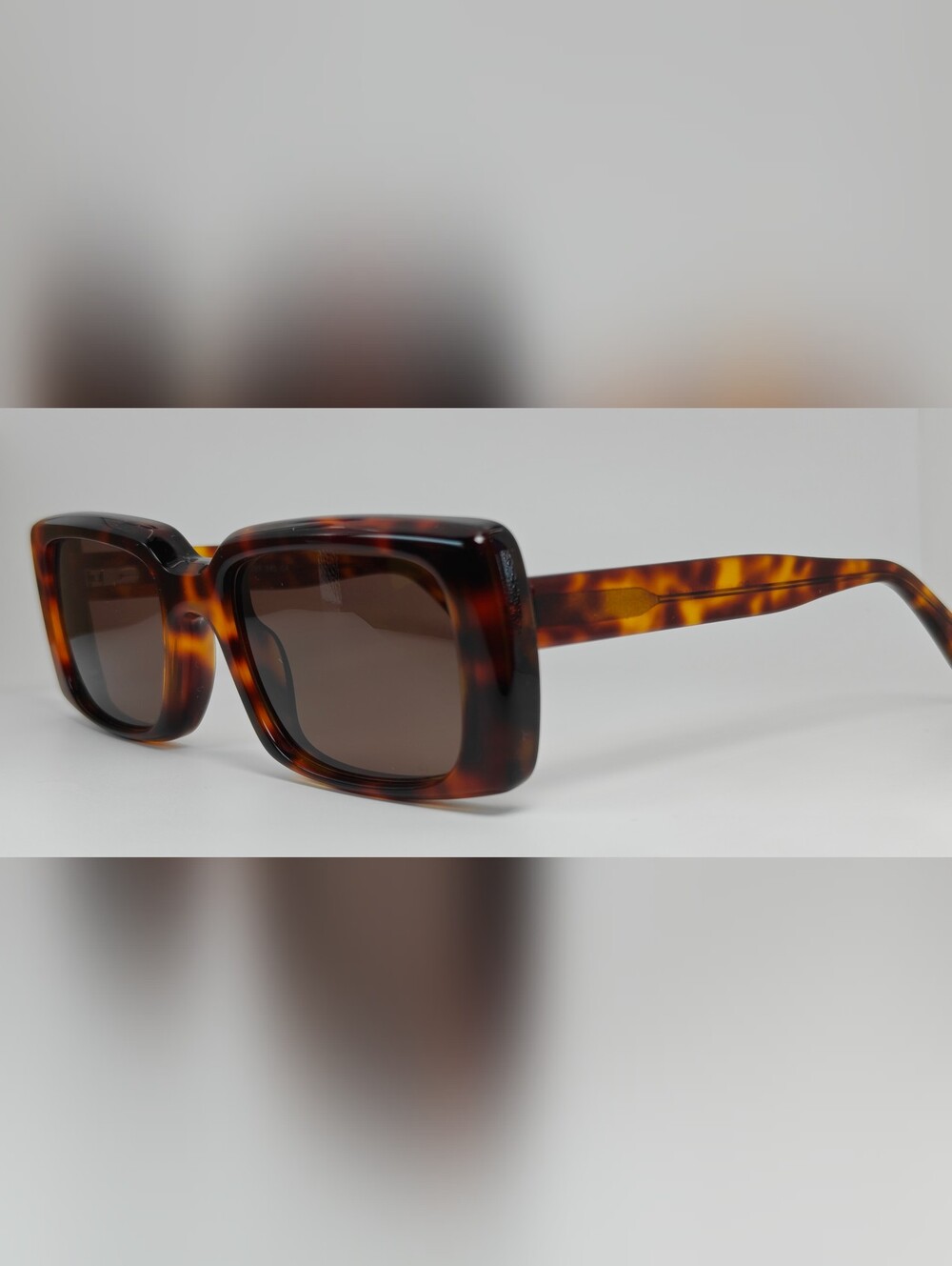Impression. Classic Tortoiseshell Rectangular. Thicker Structure Front - Picture 2 of 11